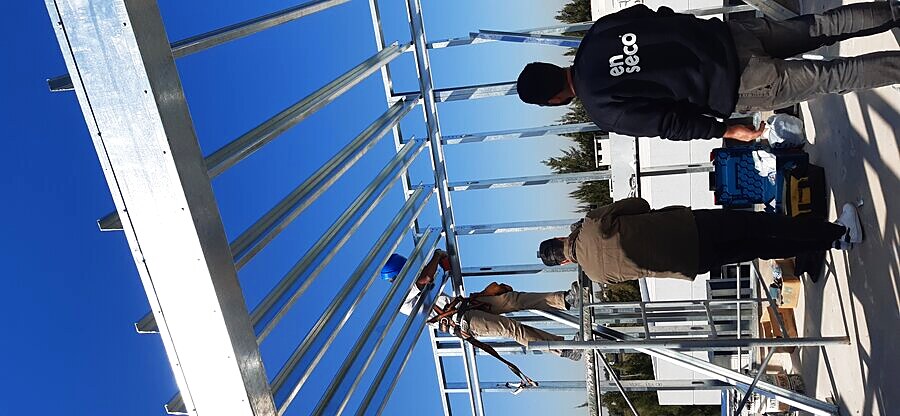 Equipo de Proyecto en Seco montando estructura, ampliación Magaldi